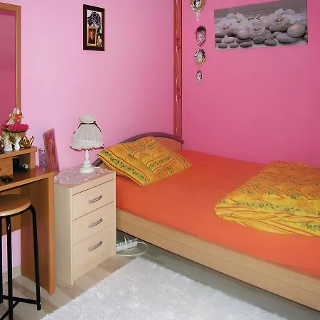 Apartamento Three-bedroom In *